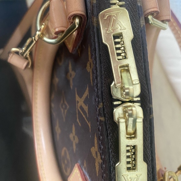 Louis Vuitton Alma BB bag - Picture 7 of 15